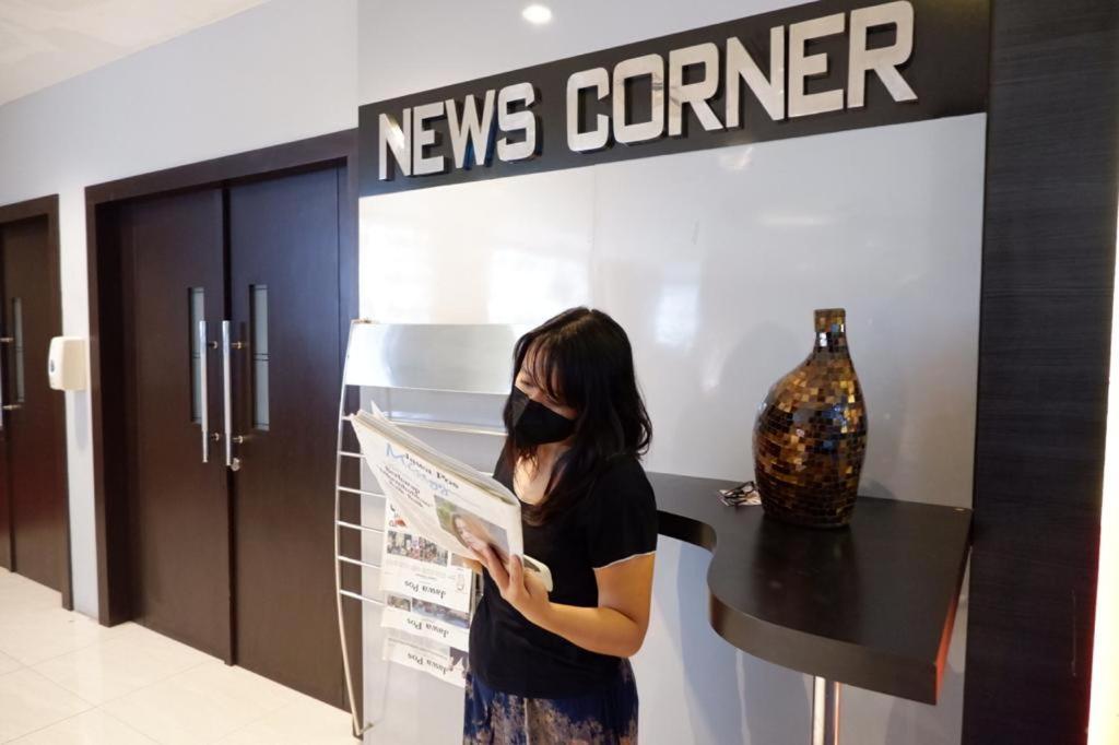 News Hotel Waru Sidoarjo Exterior foto